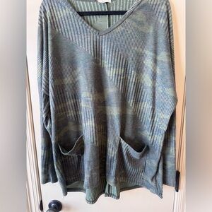 Jodifel Striped V-Neck Camo Sweater - L
